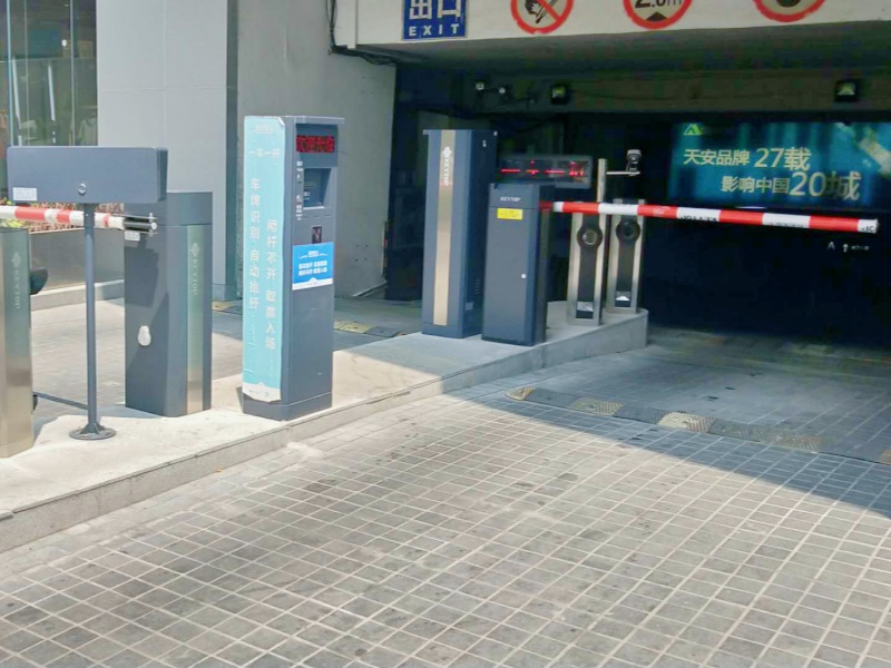 南京天安国际大厦停车场收费管理系统及设备案例