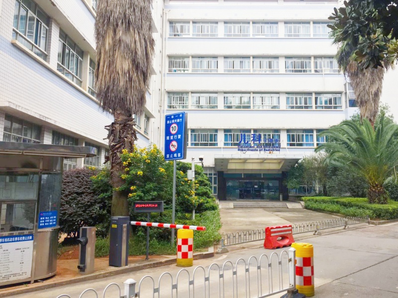 湖南长沙市中心医院停车场道闸系统及设备案例