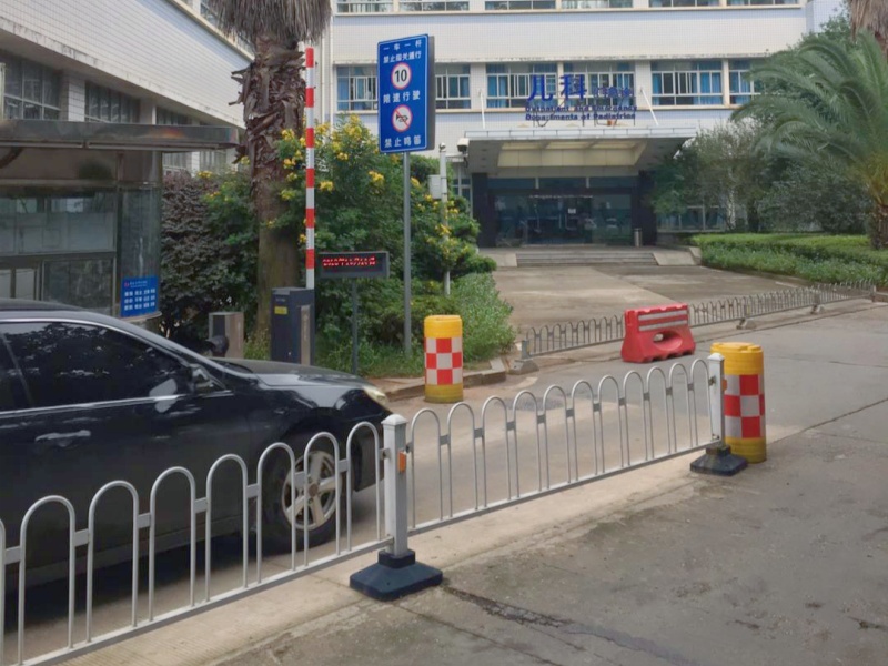 湖南长沙市中心医院停车场道闸系统及设备案例