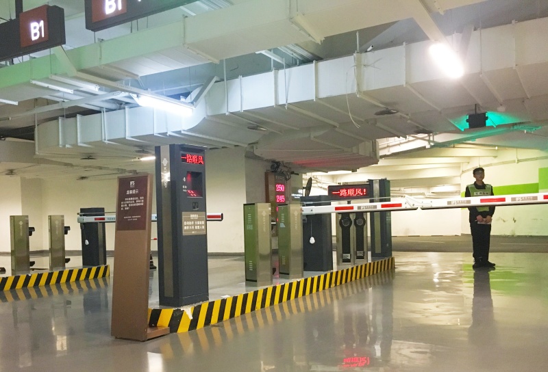 重庆国际金融中心停车场收费管理系统及设备案例
