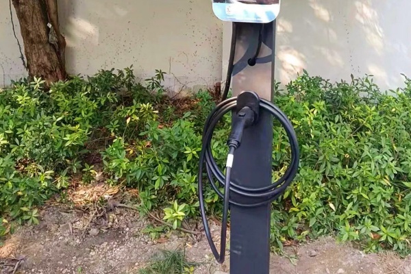 科技创新解决停车充电难题，彭浦小区共享充电桩项目助力居民自治