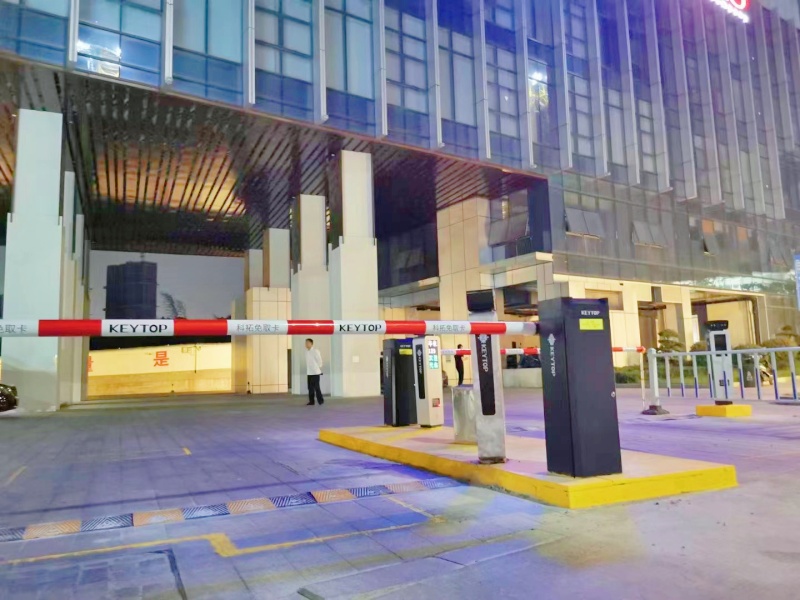 江苏南京柒采创智中心停车场道闸系统及设备案例