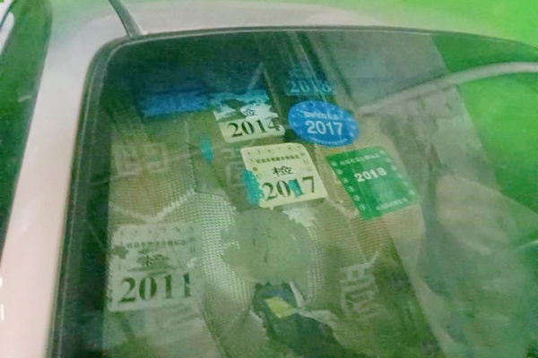 杭州“僵尸车”难题：城市停车管理顽疾待解
