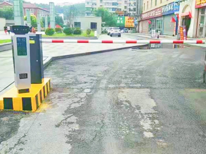 通化火车站广场地下停车库道闸系统及设备案例