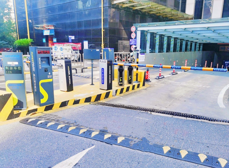 江西南昌联发广场停车场收费管理系统及设备案例