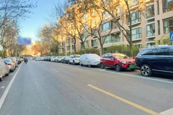天桥街道试水“错时共享+立体规划” 缓解老城区居民停车难