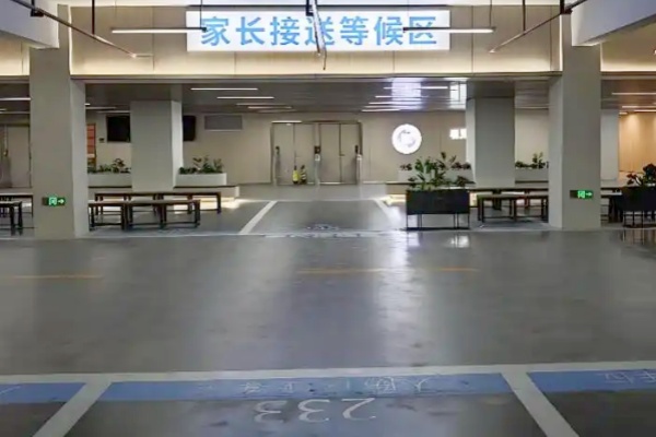 杭州钱塘区破解“停车难”：空间巧用+智慧管理见实效