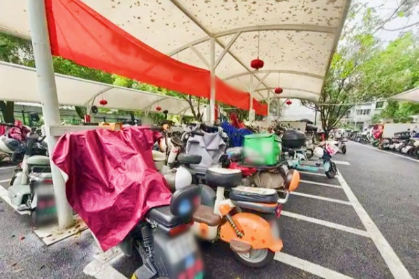 武汉地铁口非机动车停车场投用，日均投诉量降至零