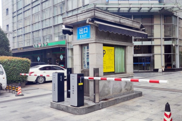 停车场道闸多少钱？千元到十万元智能道闸价格全解析