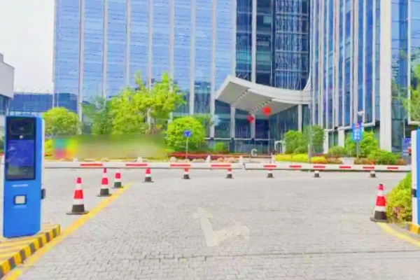 海康威视智慧停车系统：多地应用背后的技术与服务延伸