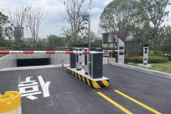 道闸收费系统哪家好？停车场道闸多维度挑选指南助您决策