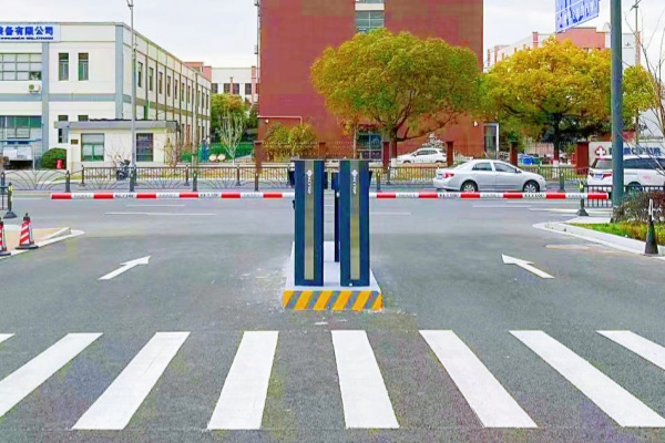 一进一出停车场系统：三种主流出入通道模式的技术解析与选型指南