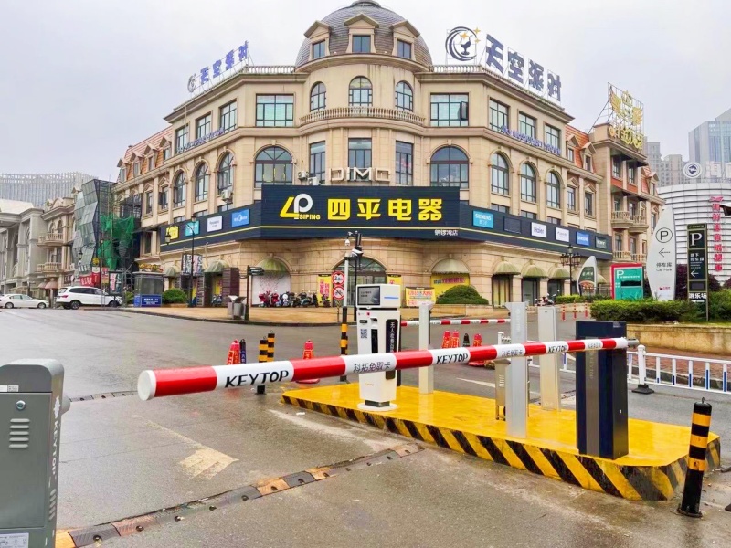 江西九江铜锣湾广场停车场收费管理系统及设备案例