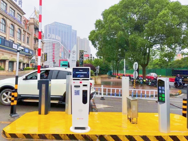江西九江铜锣湾广场停车场收费管理系统及设备案例