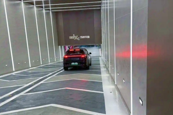 网红商场地下停车场的“停车烦恼”:80万客流背后的动线之困 网红商场地下停车场的“停车烦恼”:80万客流背后的动线之困