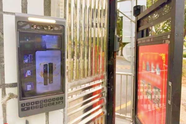 刷脸进门成标配？深圳小区门禁乱象调查：替代选项被隐藏，数据安全无下文