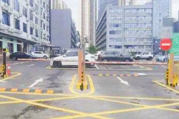 深圳近百万外地牌车主停车困境破局，智慧停车新服务探索供需适配路径