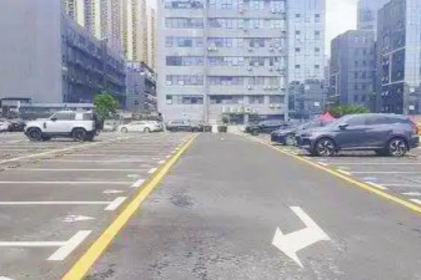 深圳近百万外地牌车主停车困境破局，智慧停车新服务探索供需适配路径