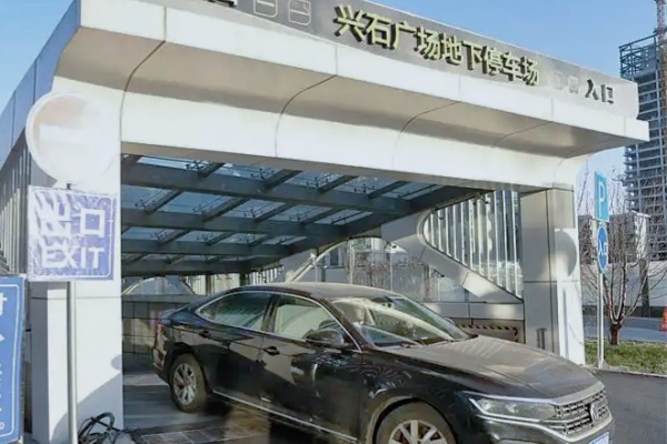 泊位错时“流动”,石家庄2.6万个新增车位破解停车难 泊位错时“流动”,石家庄2.6万个新增车位破解停车难