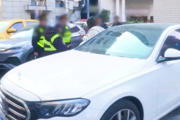 奉贤多部门联动整治停车欠费,智慧系统精准追责,征信约束筑牢诚信防线