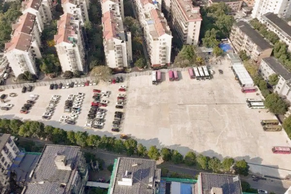 长沙芙蓉区一闲置10余年地块焕新，变身108车位便民停车场