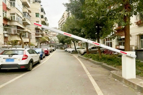 老旧小区门禁改造落地，多方协商破解多年治理难题