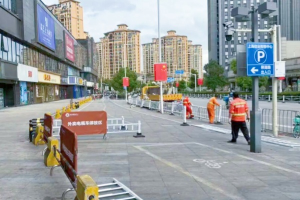 上海嘉定信业商圈专项治理停车乱象，多元协同一周内规范非机动车停放