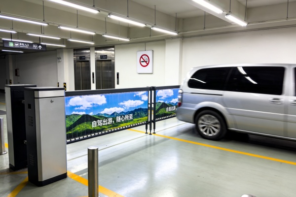 福建智慧道闸广告哪个好？停车场广告口碑资源与投放攻略全解析