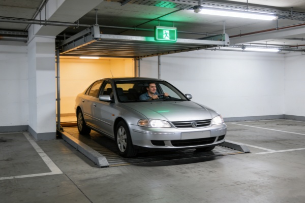 智慧停车场车位管理导视系统：告别“盲人摸象”，轻松解决停车难题