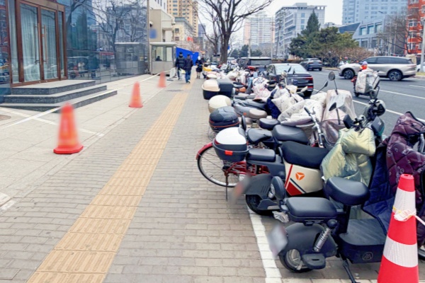 北京丰台七里庄地铁站非机动车治理见效，乱象清零后将推广至多站点