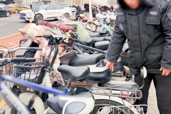 北京丰台七里庄地铁站非机动车治理见效，乱象清零后将推广至多站点