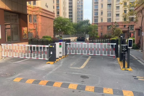 考察同类型智慧停车场项目的实际运营效果