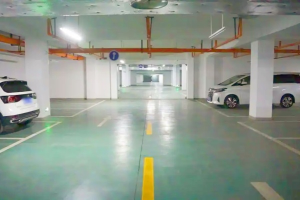 神木市第十五小学地下停车场对外开放，有效缓解周边停车压力