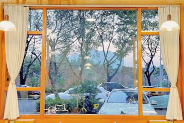 多地机关单位停车场节假日免费开放，盘活公共资源缓解民生停车难题