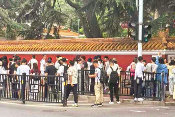 青岛大学路网红墙配套停车场即将投用，市南区持续完善老城区停车供给